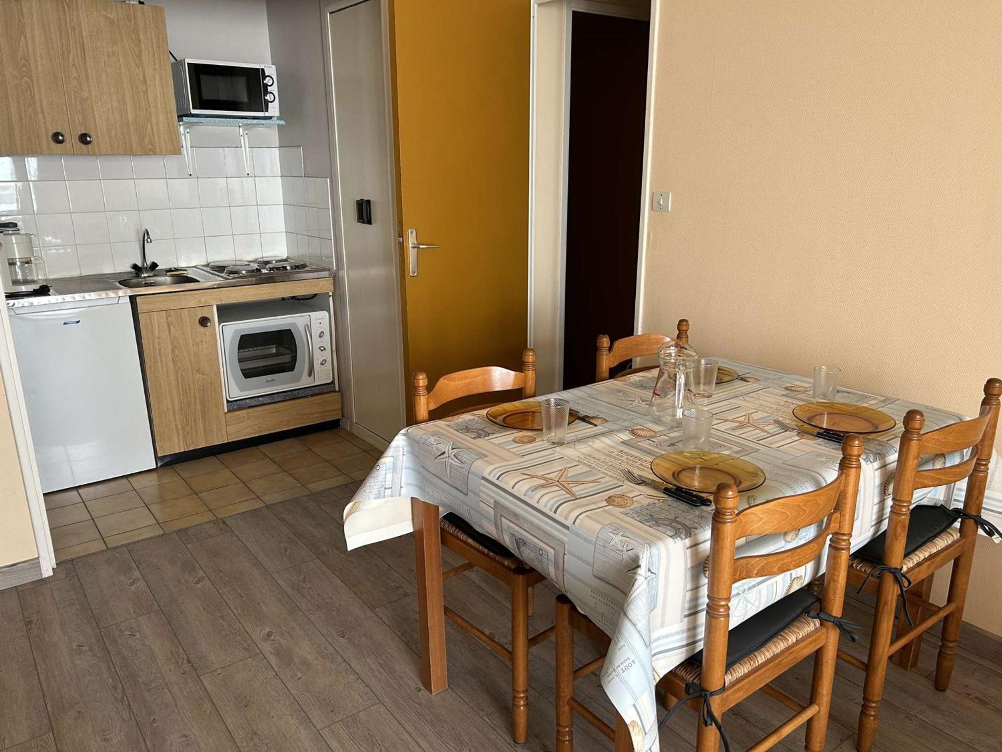 Appartement 2 Pieces Avec Balcon Et Parking A Saint-Gilles-Croix-De-Vie - Fr-1-224-39 외부 사진